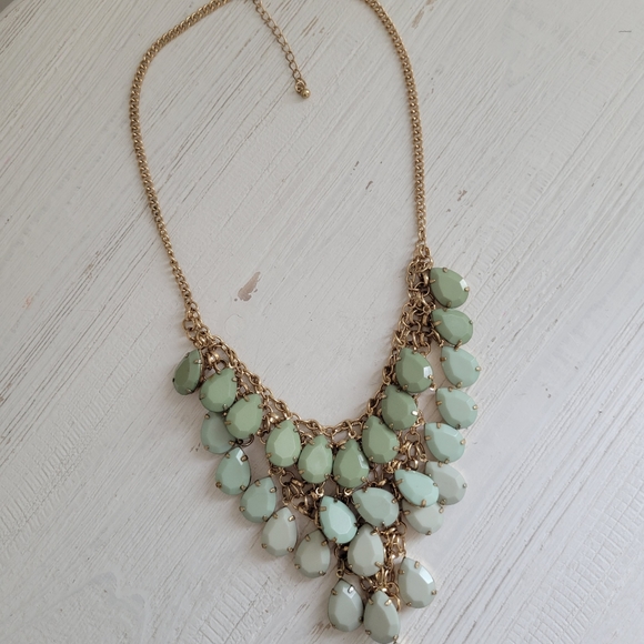 Green ombre statement tear drop necklace - Picture 4 of 7